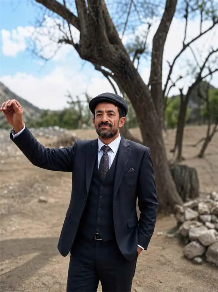 الشيخ المهندس أمين النسري يشيد بجهود محافظ أبين ويدعوه لزيارة يافع