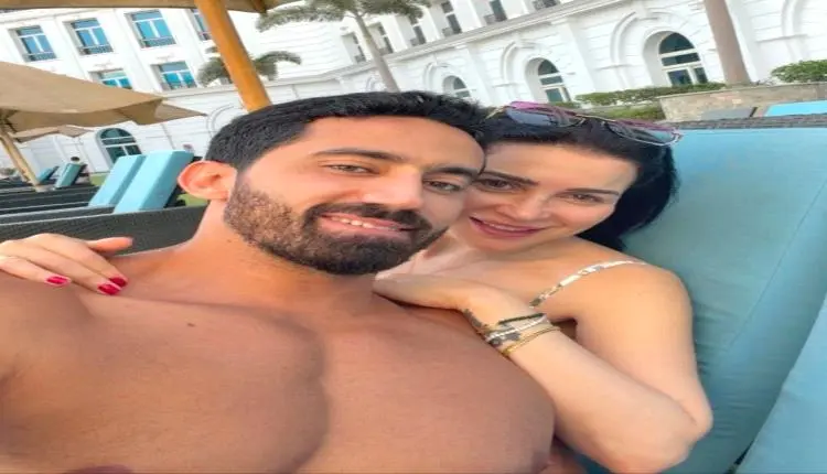 مي عز الدين وزوجها في ظهور لافت يجمع الأناقة والرو...