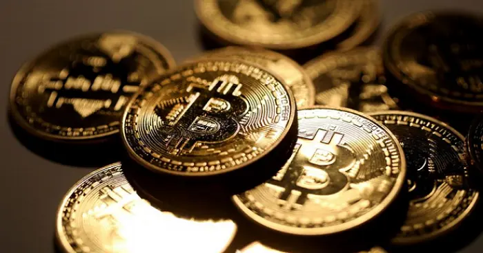 هبوط العملات المشفرة بقيادة بيتكوين إثر تراجع الطلب