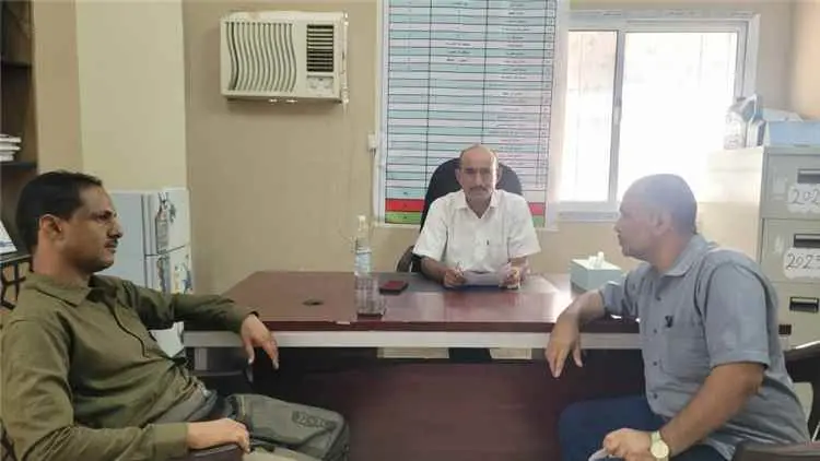 مدير عام المسيمير يلتقي مدير مكتب الصناعة والتجارة...