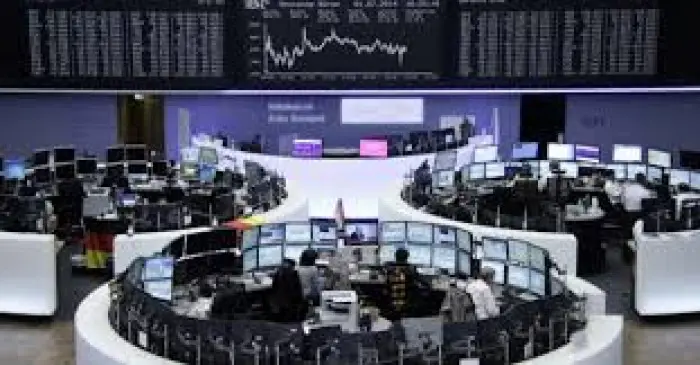 تراجع الأسهم الأوروبية مع تصاعد المخاوف الجيوسياسية والتحديات السياسية البريطانية