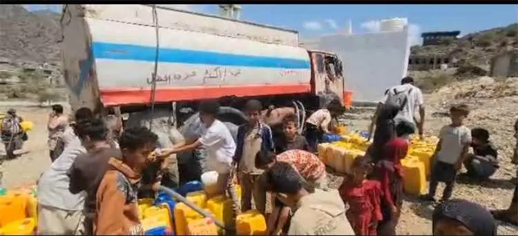 مشروع مياه الصفأة يزوّد أهالي حذة بيافع ببوزة مياه...