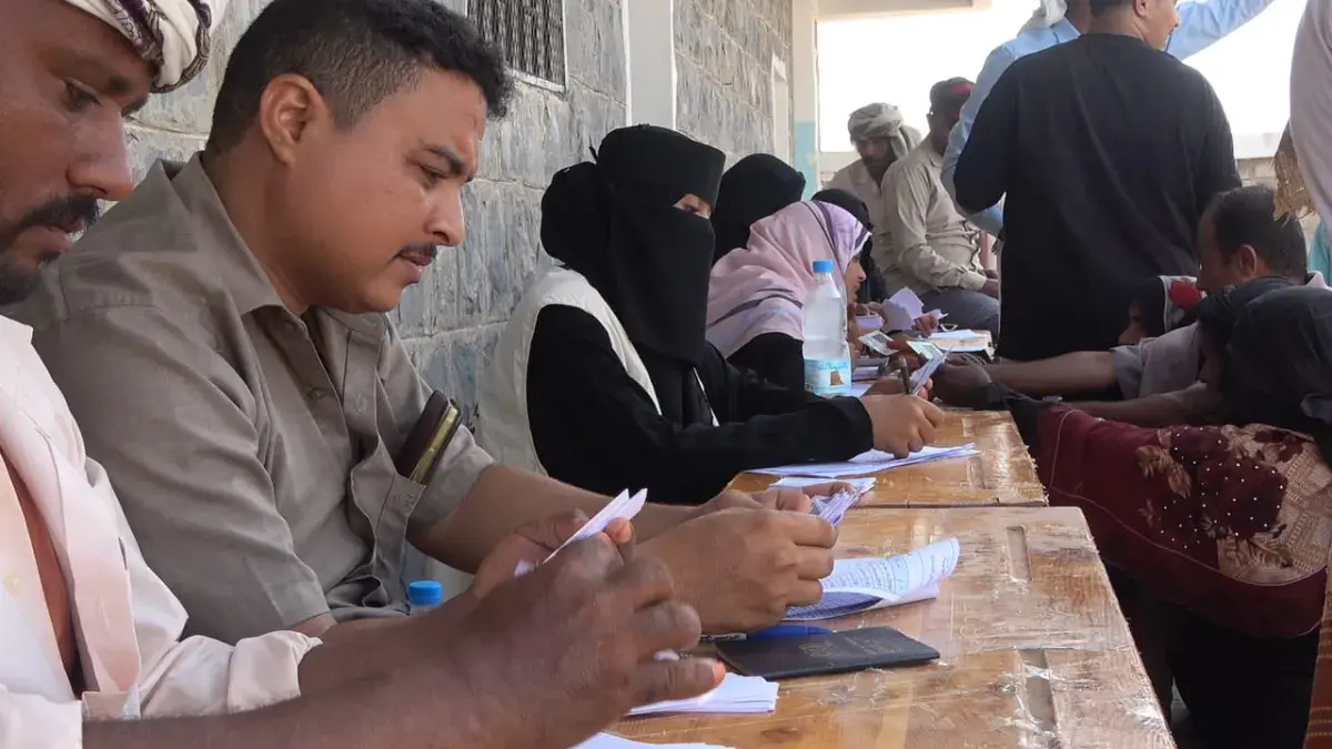 بدعم سعودي ورعاية طارق صالح.. الخلية الإنسانية توز...