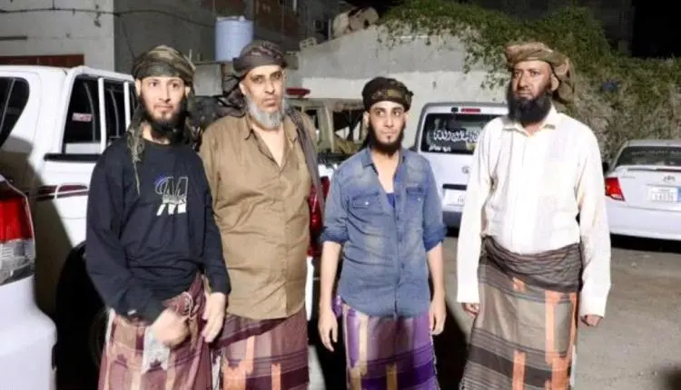 بالاسماء.. تحرير 4 جنود من سجون القاعدة في أبين بع...
