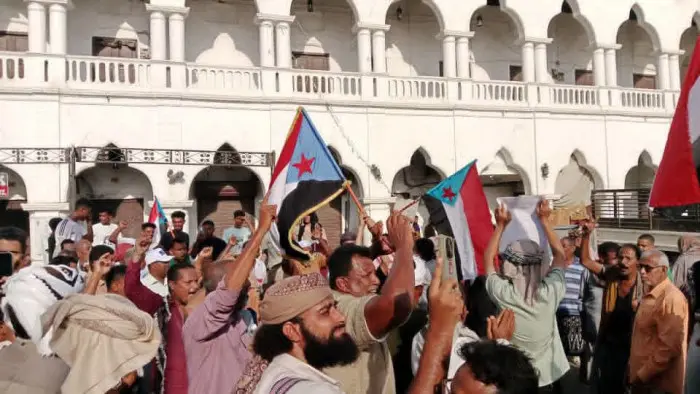 توافد الجماهير إلى ساحة الدلة للمشاركة بمليونية رف...