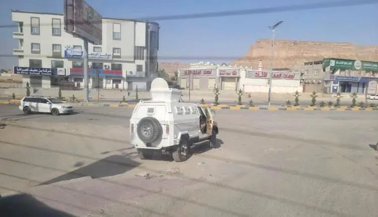 القوات المدعومة سعودياً تحاصر ساحة سيئون بالآليات...