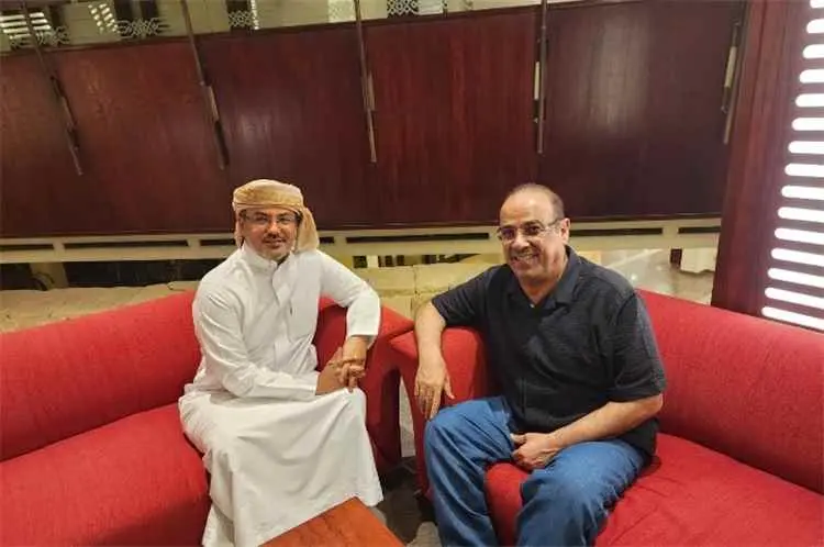 الميسري يستقبل وزير الدولة أحمد الصالح في مقر إقام...