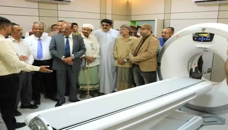 التميمي يدشن جهاز الأشعة المقطعية ويشيد بالمشاريع...