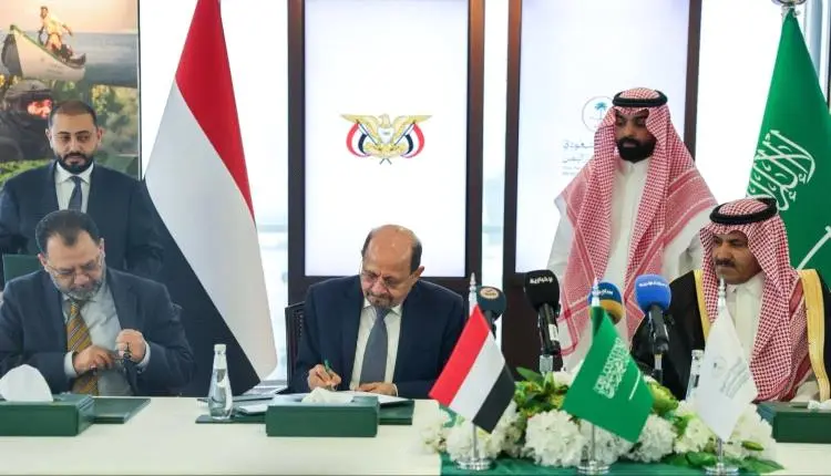 أموال الجمارك تكفي الرواتب وزيادة.. فلماذا تتسول ا...