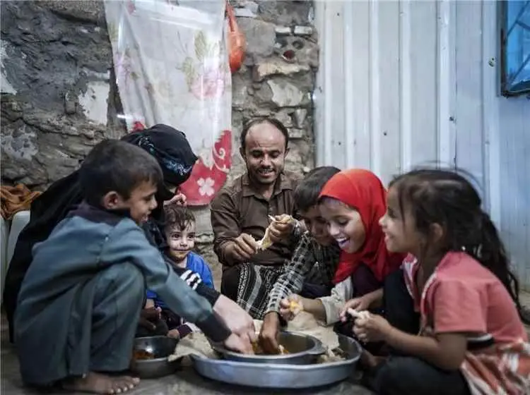 الجوع ينهش اليمنيين.. والحوثيون يستخفون بالمأساة