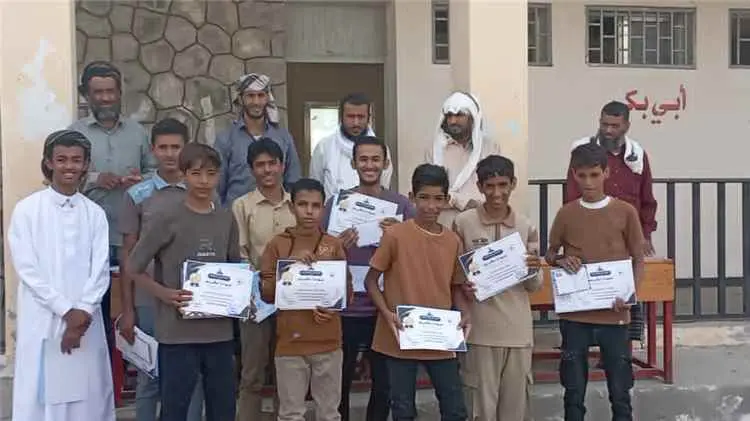 ثانوية أبي بكر الصديق بزنجبار تكرّم طلابها الأوائل...