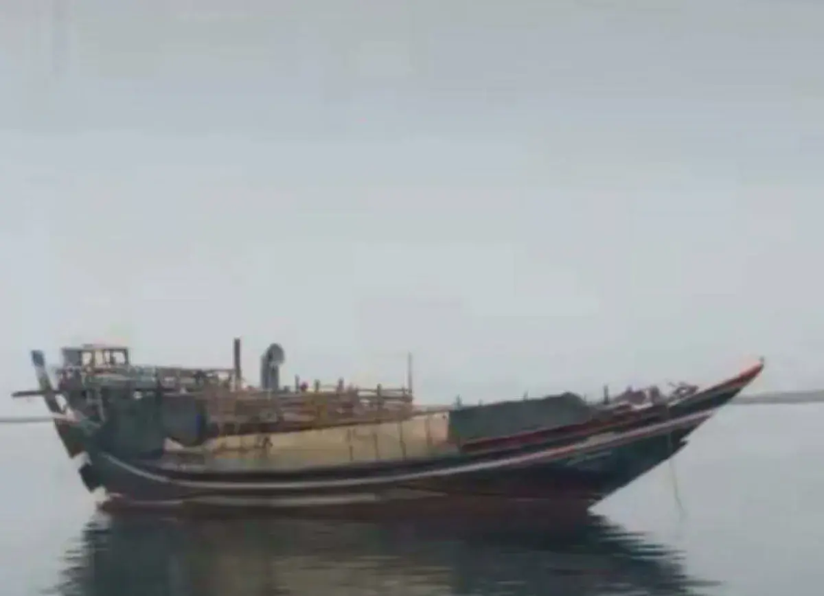 إطلاق نار يستهدف قارباً تجارياً قبالة باب المندب و...