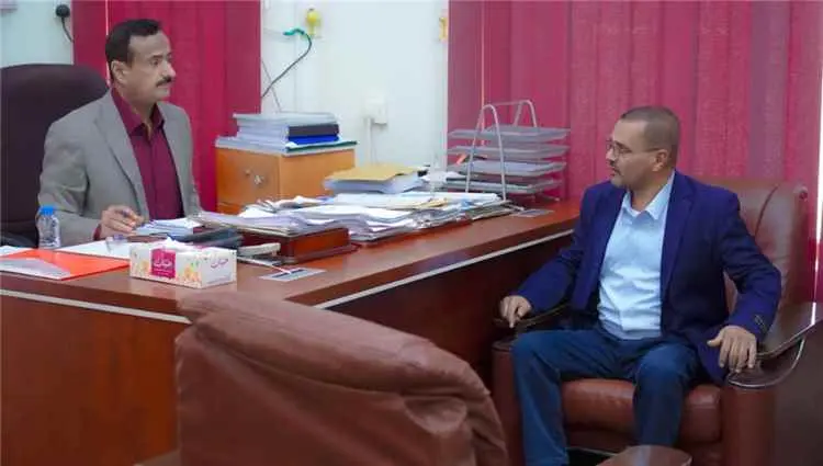 محافظ شبوة يشيد بتوسع خدمات الاتصالات ويؤكد دورها...