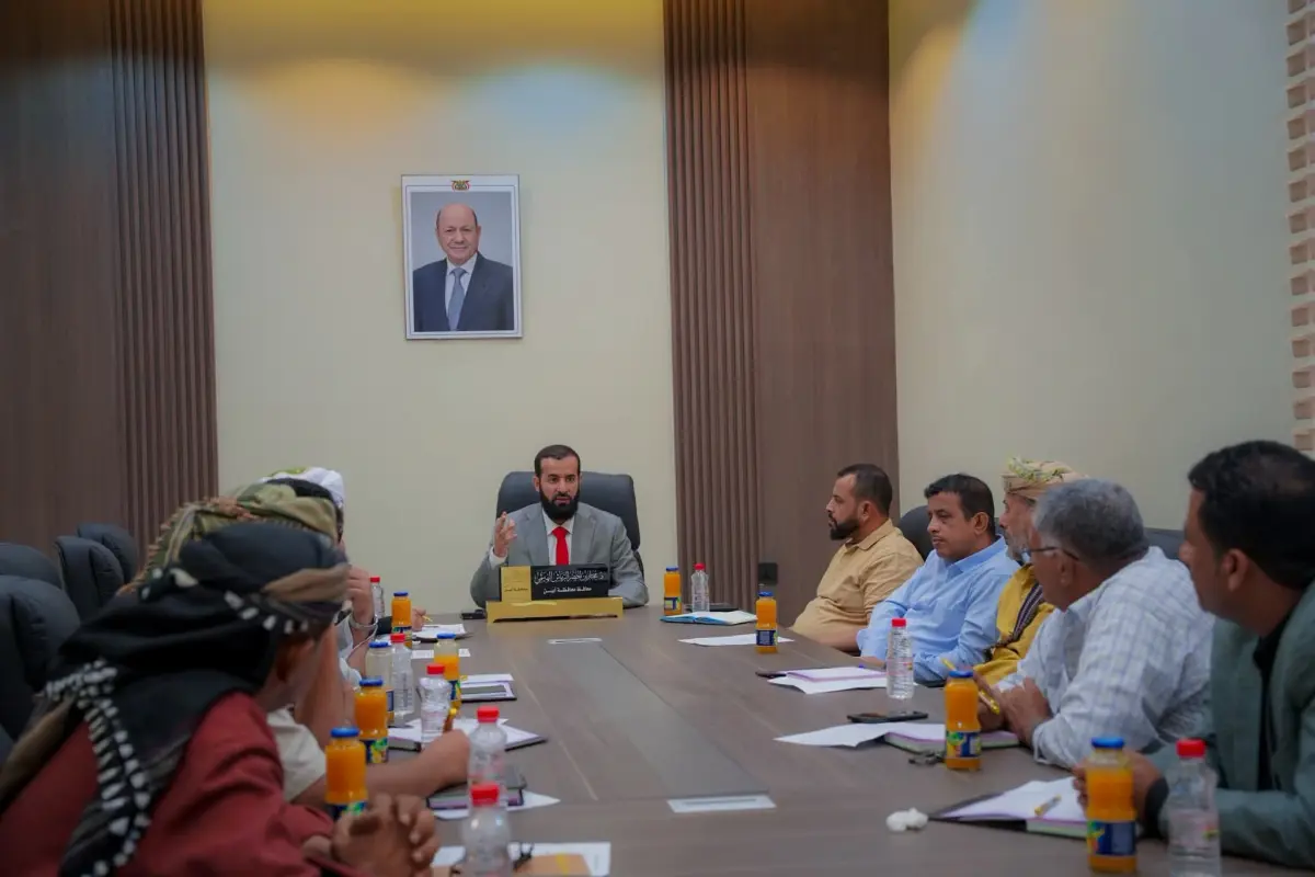 محافظ أبين يترأس اجتماع اللجنة التحضيرية للمجلس التنسيقي التوافقي، ويؤكد أهمية تكاتف الجهود للنهوض بخدمات المحافظة