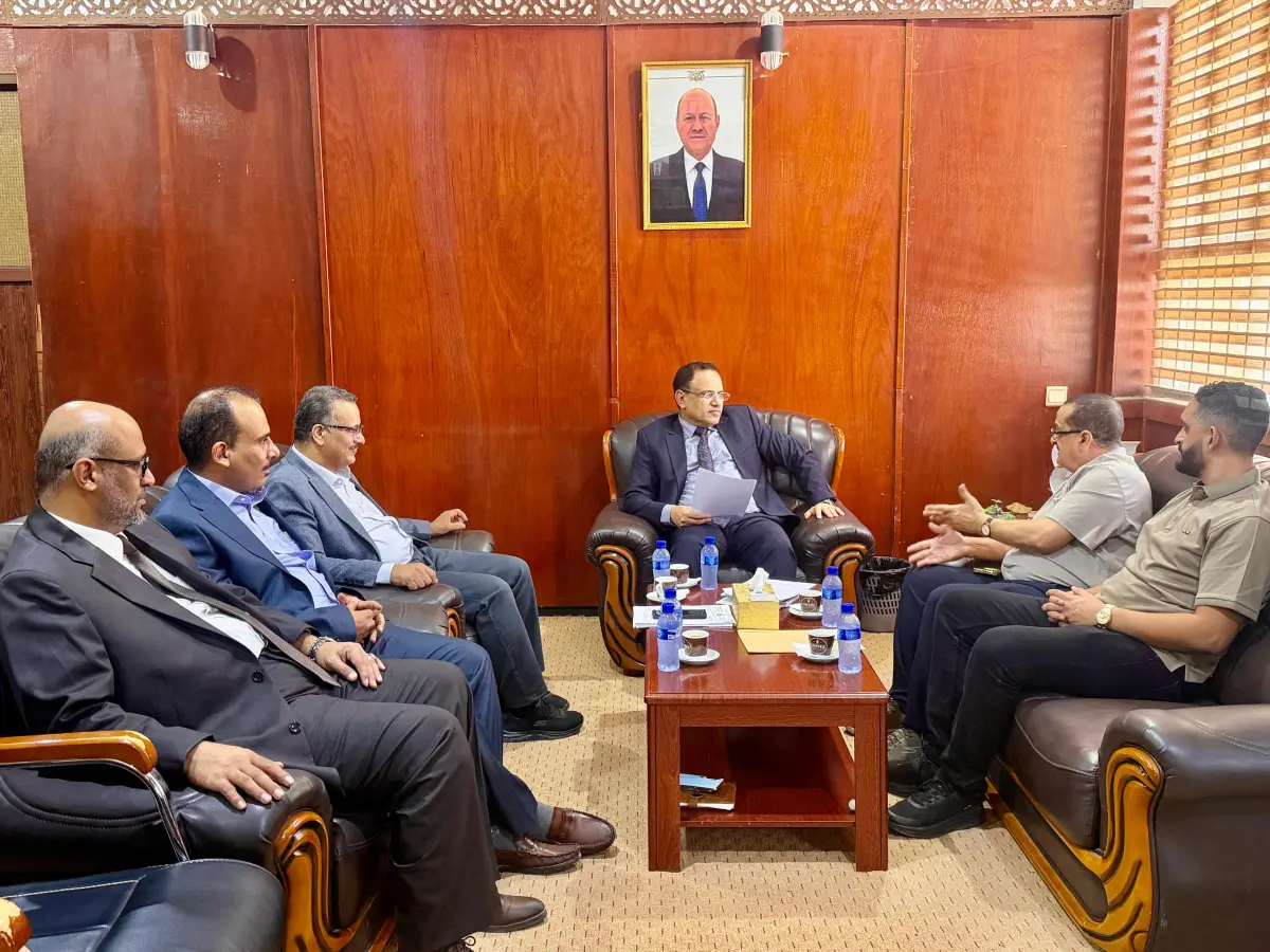 الوزير السقطري يطلع على خطط استكمال مشروع سد حسان...
