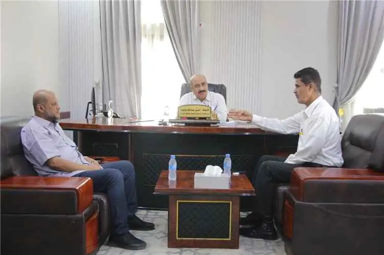 مدير تربية ساحل حضرموت يلتقي بنائب رئيس المكتب الف...