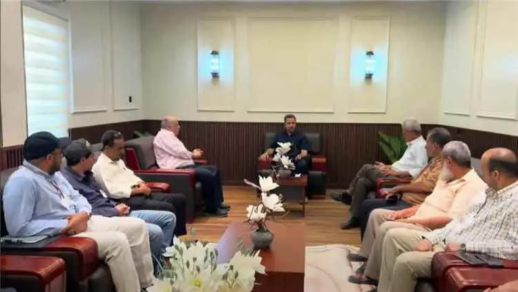 محافظ لحج يبحث مع مسؤولي مؤسسة الكهرباء سبل تحسين...