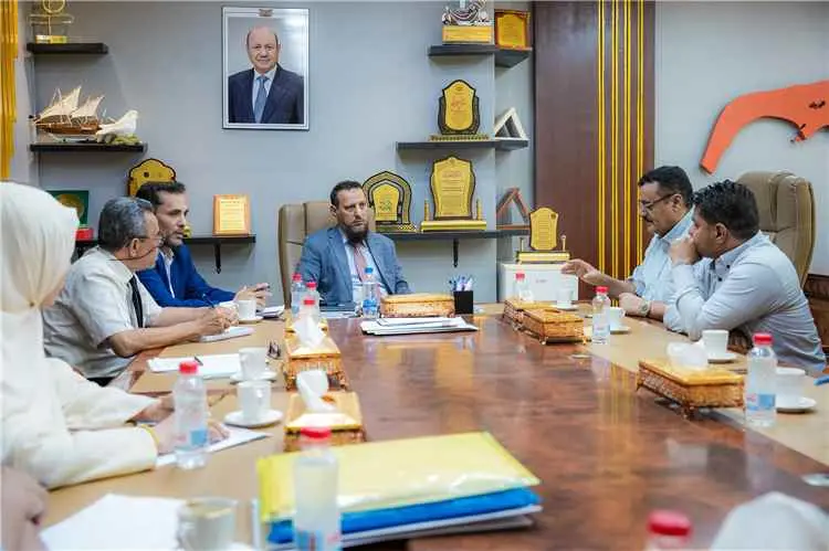 المحافظ شيخ يترأس اجتماعًا لمناقشة المشاريع الخدمي...