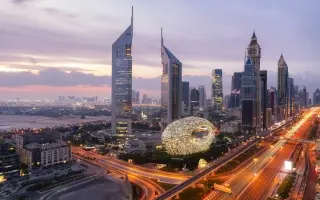"طيران الإمارات" توفر إقامة فندقية مجانية لمسافريه...