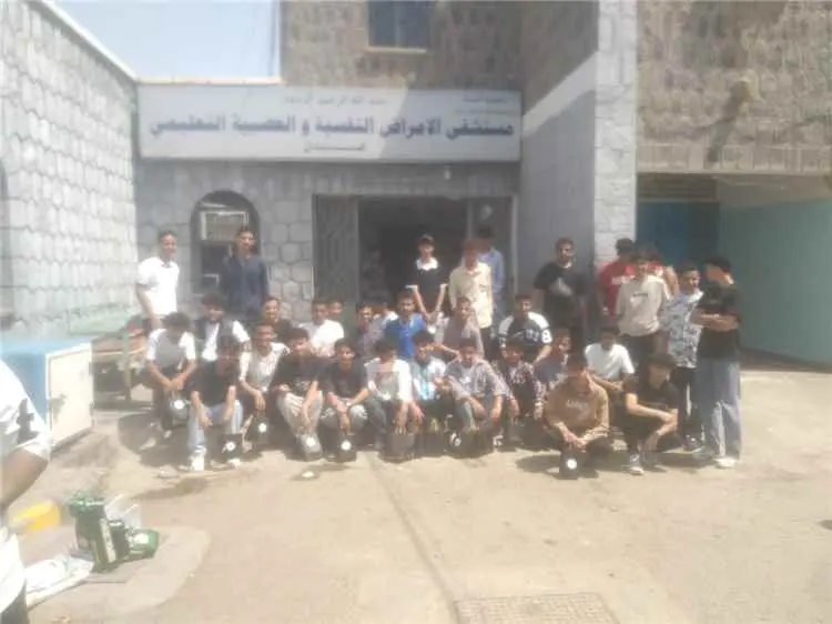 عدد من طلاب جامعة العلوم والتكنولوجيا يزورون نزلاء...
