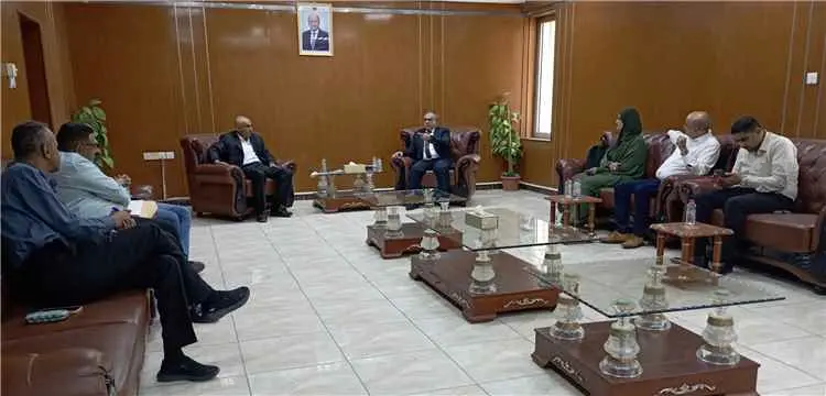 رئيس جامعة عدن يترأس لقاءً لمتابعة أوضاع الجمعية ا...