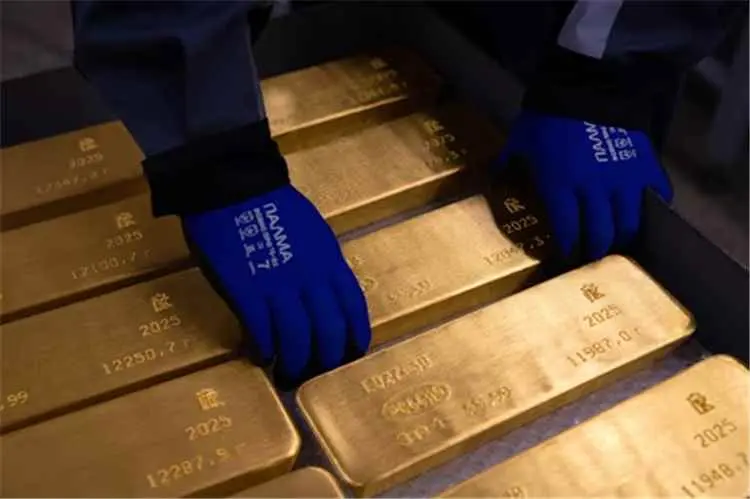 أسعار الذهب تستقر عالميا