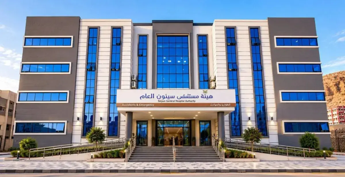 الطاقم التمريضي المتعاقد بمستشفى سيئون يلوّح بالاس...