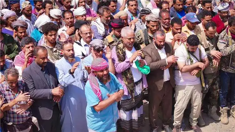 محافظ الضالع يتقدم تشييع ضحايا الفاجعة المروعة في...
