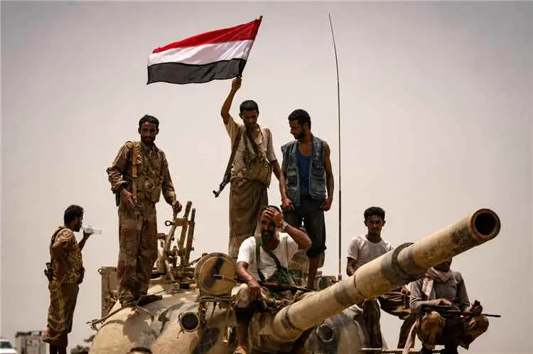 مستشار حكومي يدعو لإعلان التعبئة العامة ورفع الجاه...