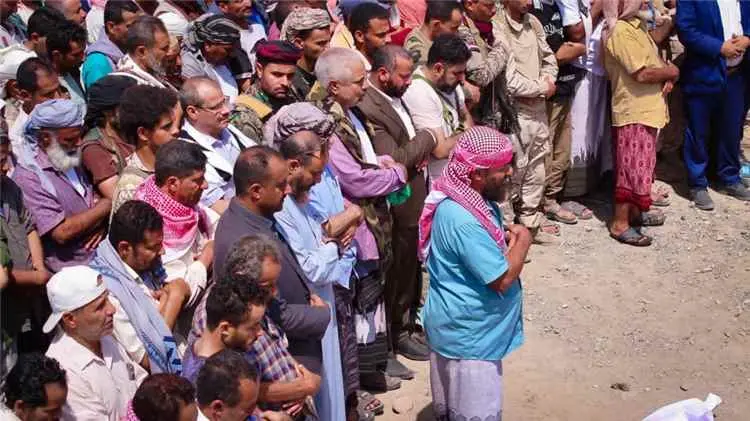 محافظ الضالع يتقدم تشييع ضحايا فاجعة "الريبي" الإن...