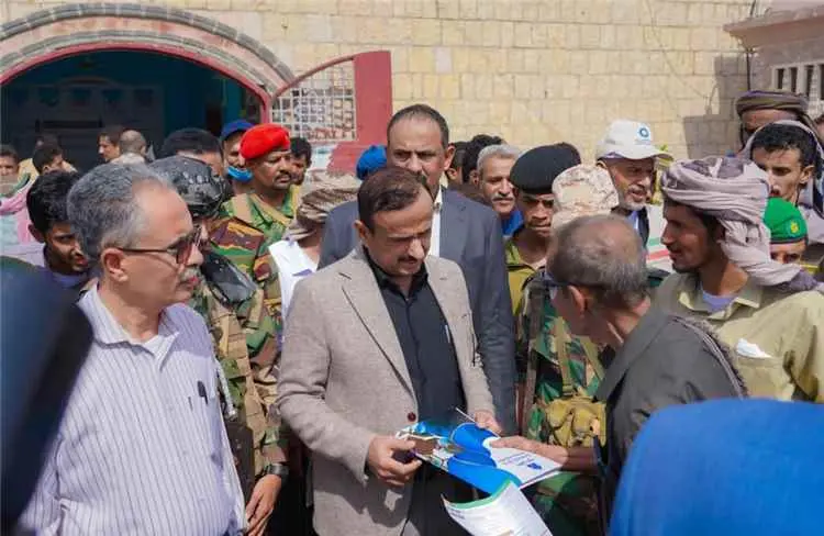محافظ شبوة يدشن مشروع “إبصار” لعلاج مرضى العيون