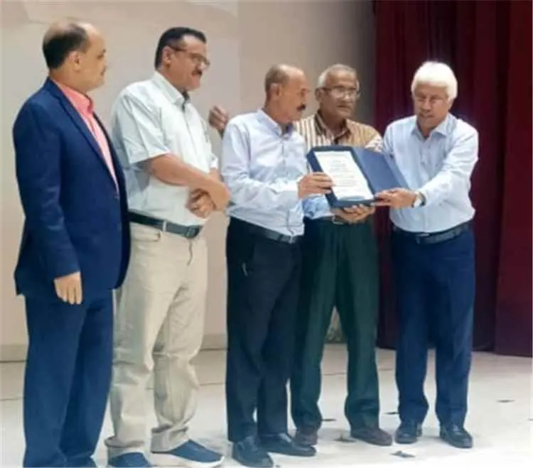 تكريم الدكتور عادل الحوشبي مدير عام مكتب السياحة س...