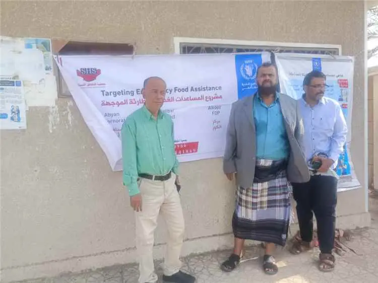 الجنيدي والشدادي يدشنان توزيع المساعدات الغذائية ا...