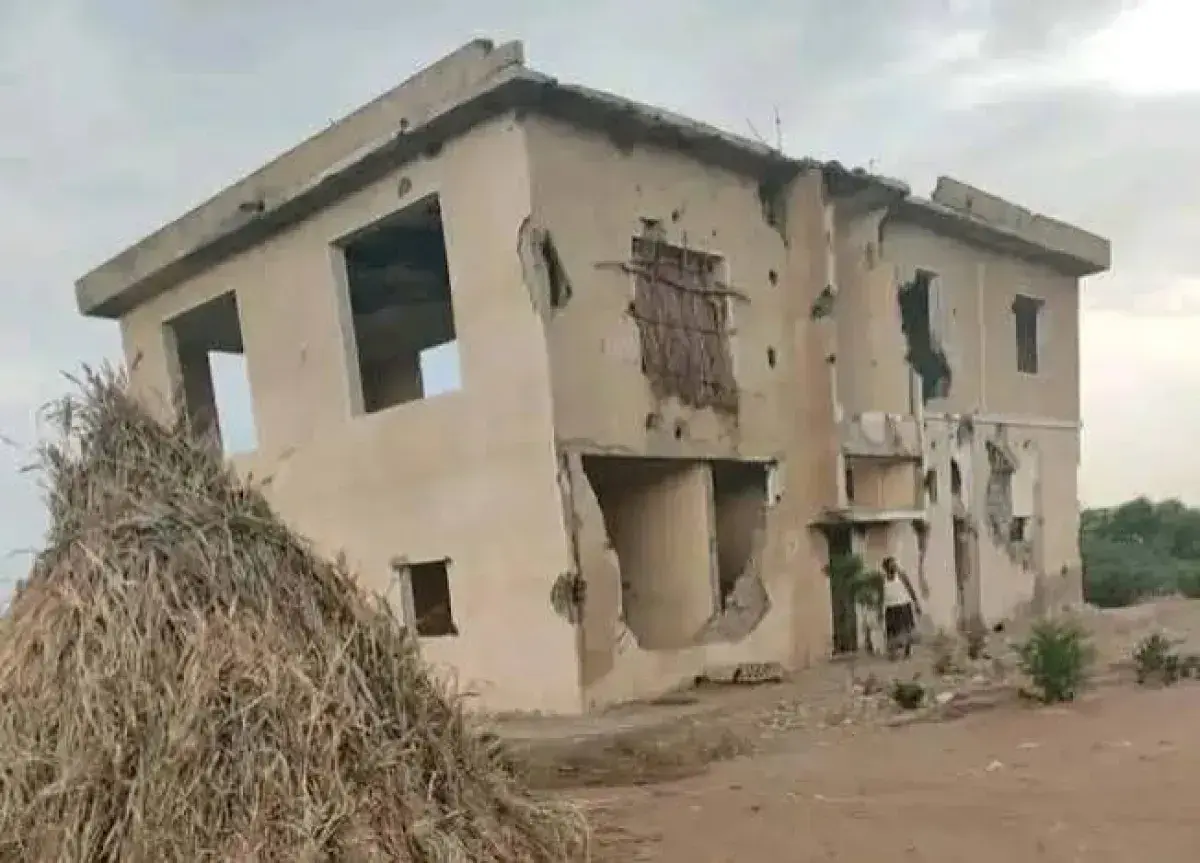 مليشيا الحوثي تقتحم منزل الرئيس السلال بالحديدة وت...