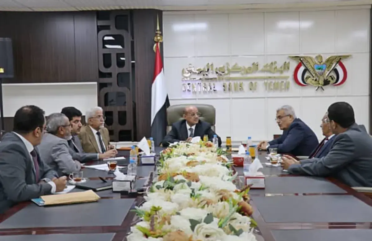 بعد نقل مقره من صنعاء إلى عدن .. اجتماع يناقش جهود تشغيل البنك اليمني للإنشاء والتعمير في مناطق الحكومة