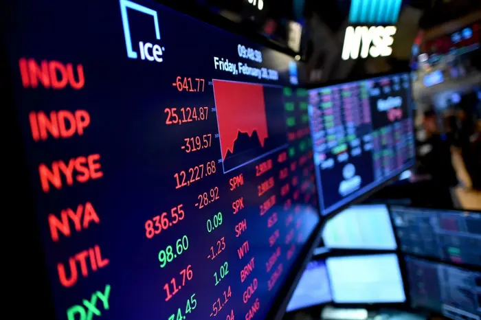المؤشرات الأمريكية تتراجع قبل الافتتاح وخسائر قوية...