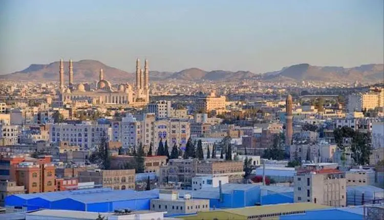 تربوية تهاجم الحوثيين: احتجاز الرواتب يكشف فشلهم.....