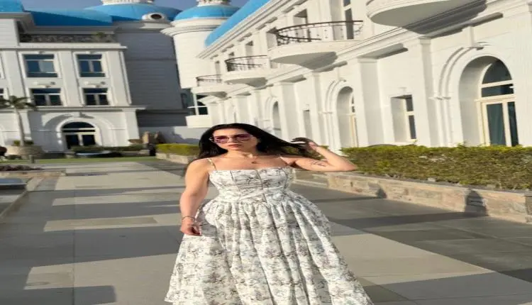 مي عزالدين تكشف حقيقة حملها بصورة