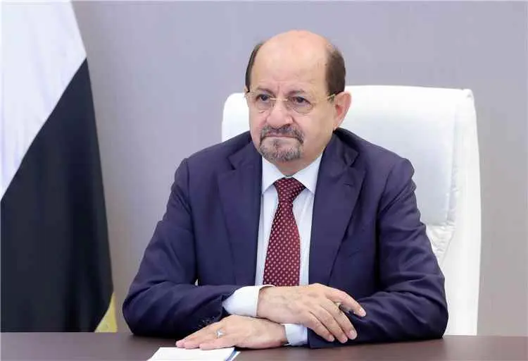 رئيس الوزراء يعود إلى عدن بعد مشاركته في اجتماع مج...