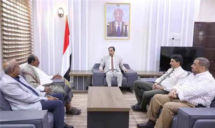 وزير الشباب والرياضة يبحث مع وكيل شبوة دعم الأنشطة...