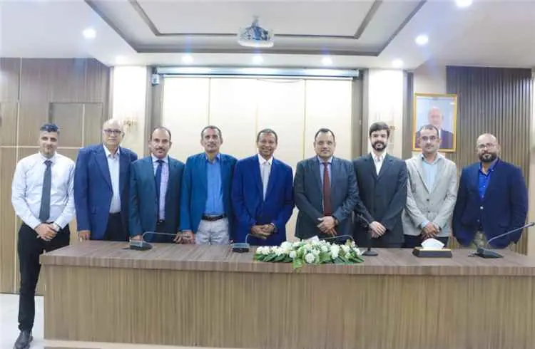 الوزير السقطري يلتقي المدير القطري لبرنامج الأغذية...