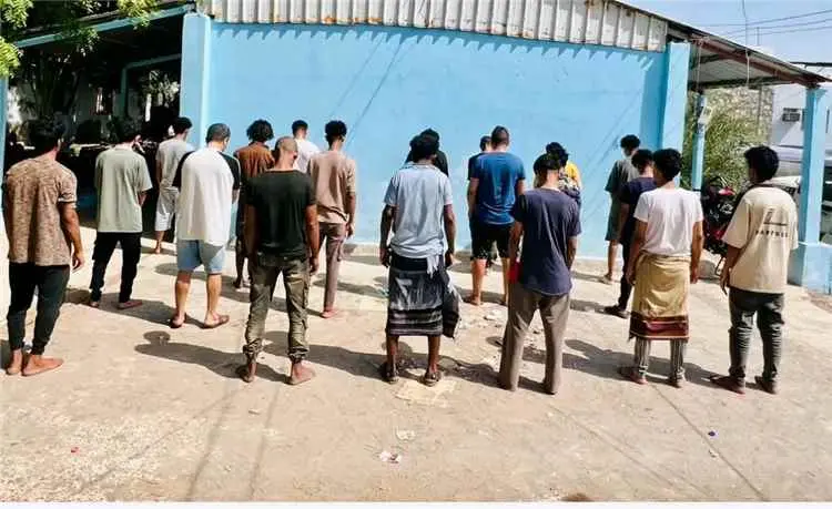 إدارة مكافحة المخدرات تطيح بـ 20 متهمًا في عدة قضا...