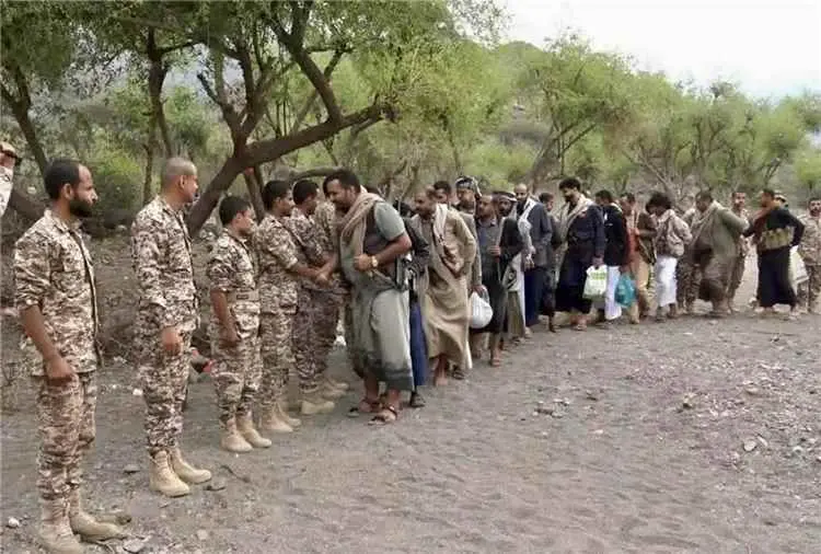الحوثيون يستنسخون "الباسيج الإيراني" ويهددون بالعودة للحرب