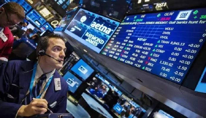 تقلبات في الأسهم الأوروبية وسط ضغوط على قطاعي الدفاع والتكنولوجيا