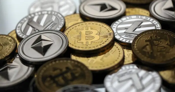 بيتكوين تتراجع دون مستوى 60 ألف دولار