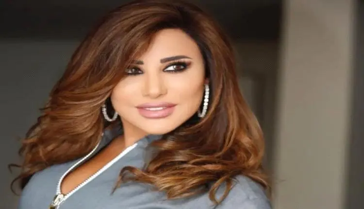 نجوى كرم تشعل حماس الجمهور بظهور مفاجئ من داخل الا...
