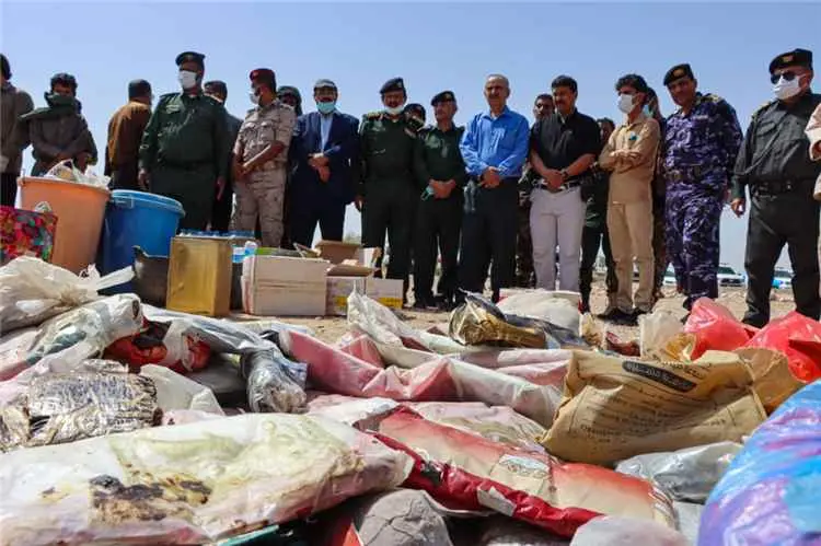 محافظ شبوة يشارك في إتلاف أكبر كمية من المخدرات وا...