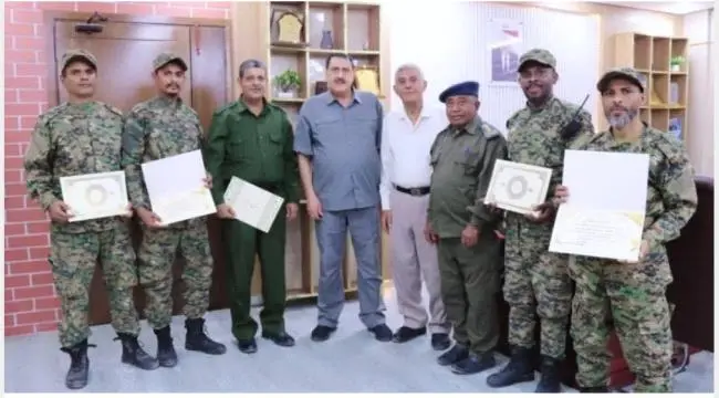 مدير أمن عدن يكرّم مدير شرطة العريش وعدداً من الضب...