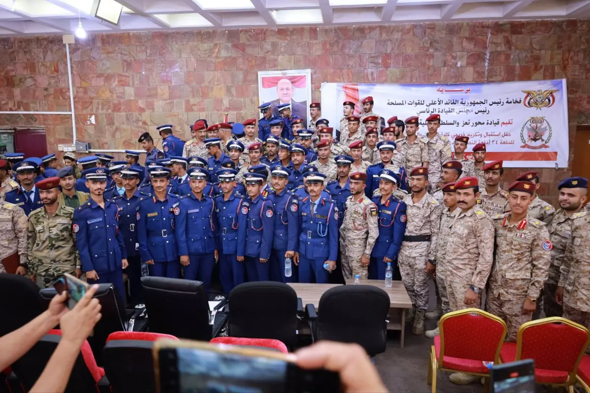 قيادة محور تعز والسلطة المحلية تكرّمان 120 خريجاً...