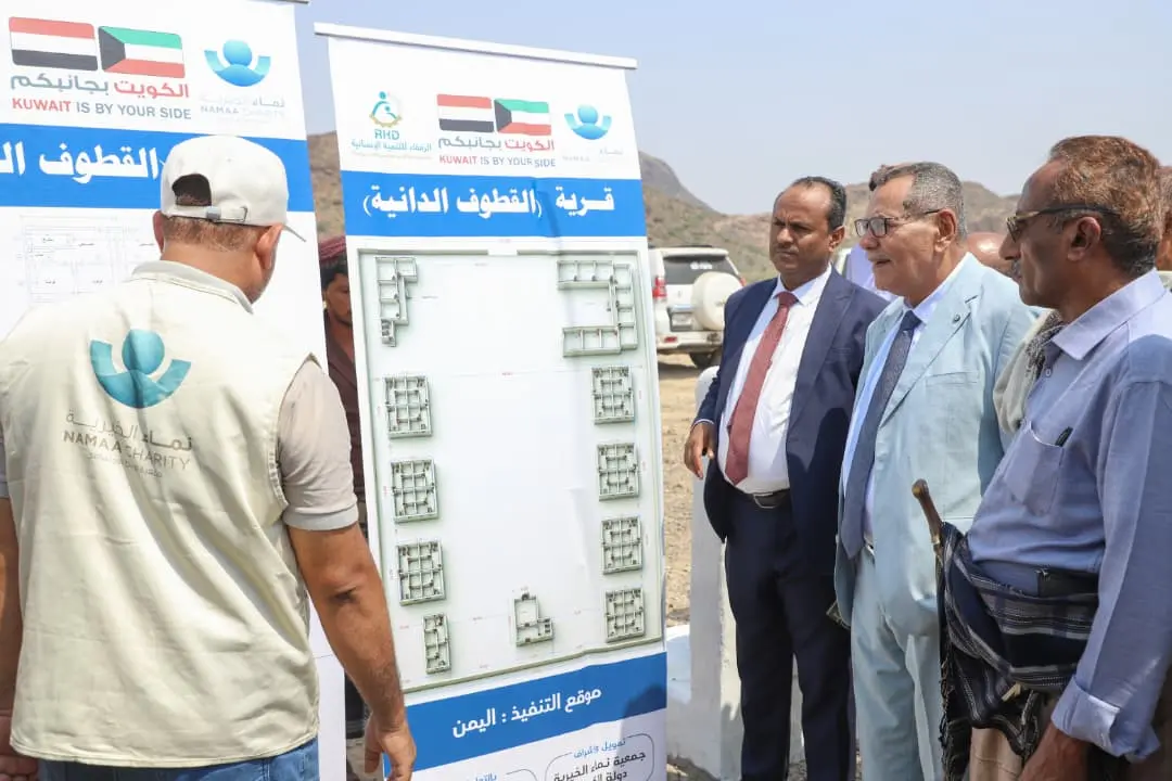 وكيل محافظة تعز يضع حجر الأساس لمشروع قرية القطوف...
